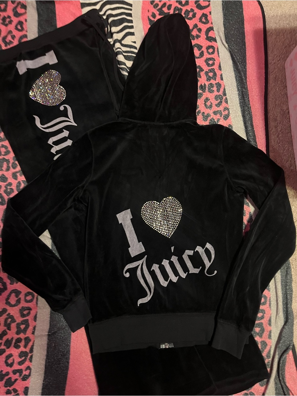 Vintage Juicy Couture Velour tracksuit - Picture 2 of 12